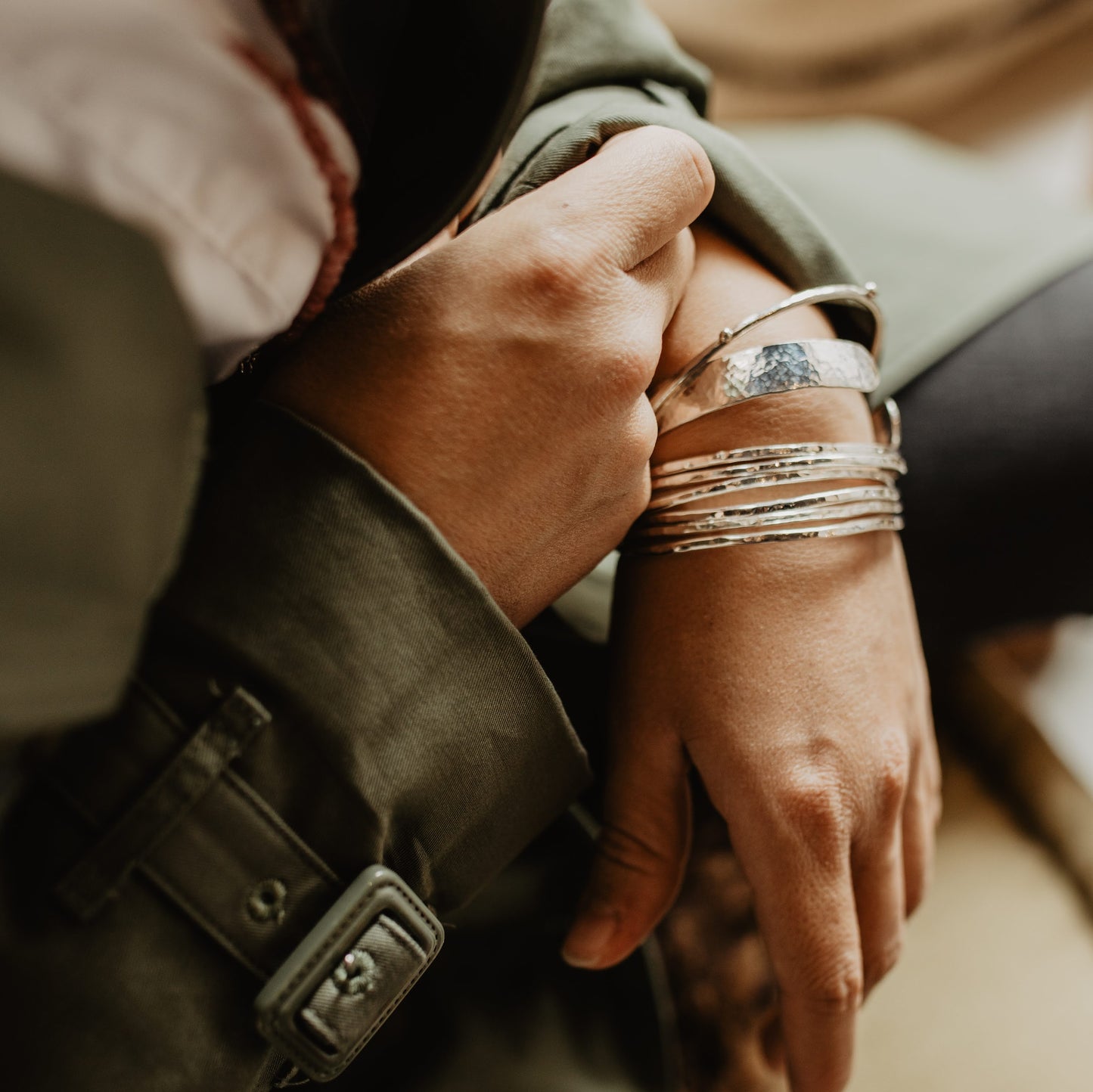 Set van drie Zilveren gehamerde armbanden